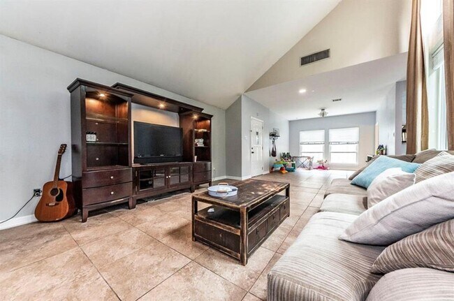 Foto del edificio - 4734 Hidden Springs Dr
