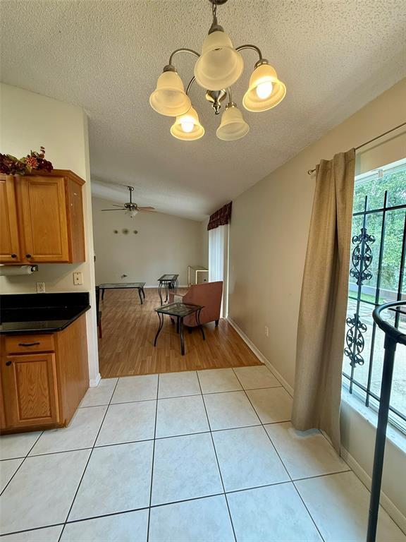 Foto del edificio - 232 Strawflower Ct