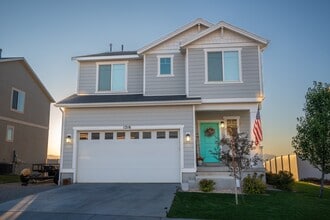 Building Photo - 1216 S Raintree Ln