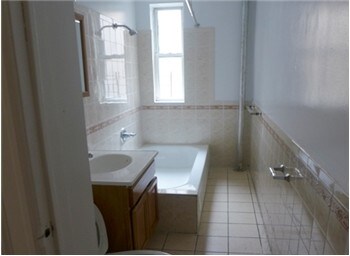 Building Photo - 560 W 175th St