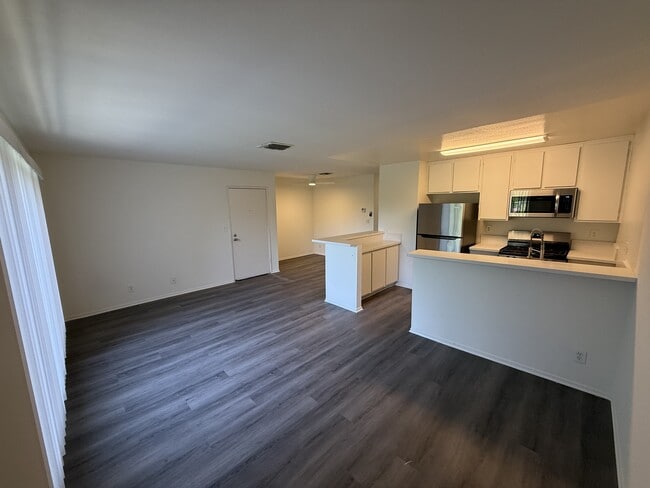 Building Photo - Windward Isle