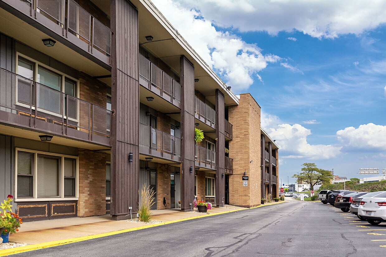 Foto principal - 9614 W Higgins Rd
