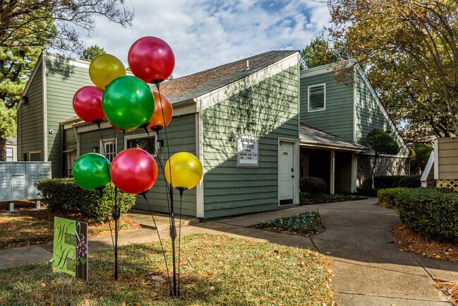 The Residence at Village Green Apartments Memphis, TN