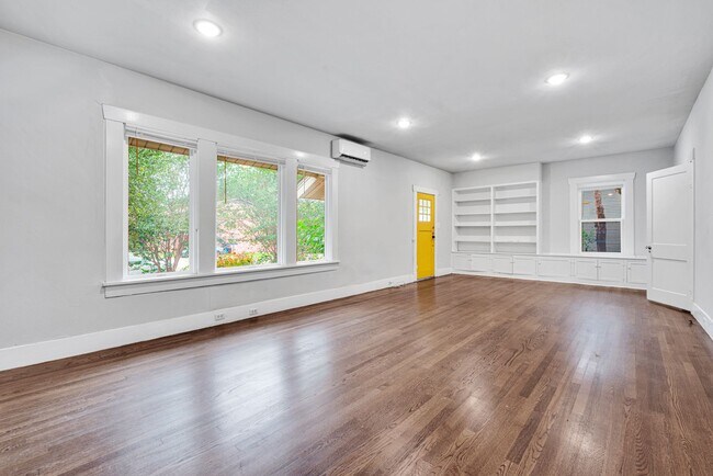 Foto del edificio - Charming Craftsman Style Home in Tobin Hill!
