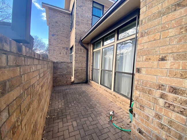 Foto del edificio - Large 3 Bedroom in Tarrytown!