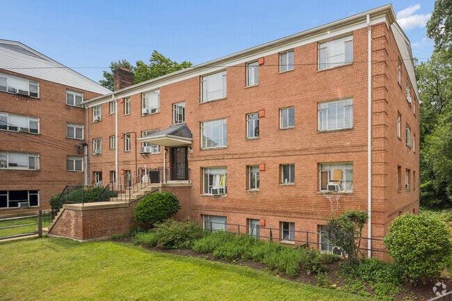 Building Photo - Larchmont Village Apartments
