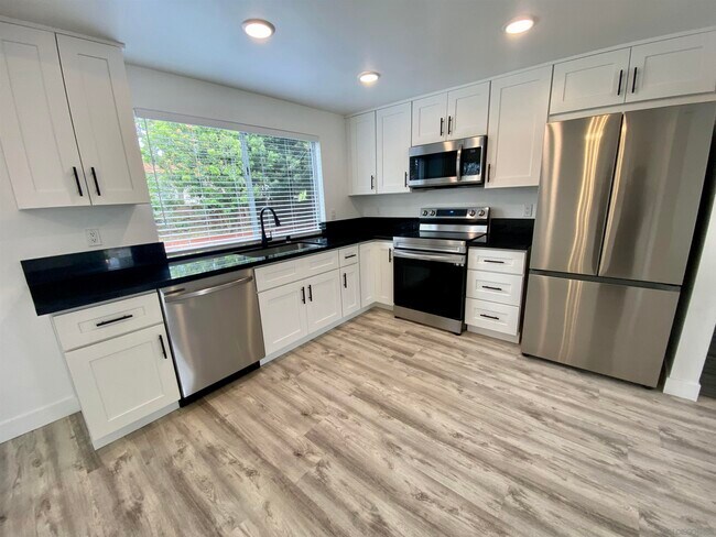 Building Photo - 293 Chapalita Dr