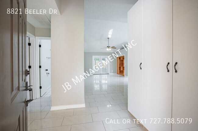 Foto del edificio - 8821 Beeler Dr
