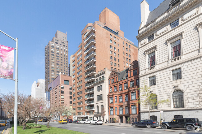 Building Photo - 715 Park Ave
