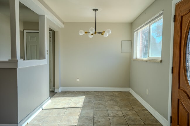 Building Photo - 2323 W 41st Ave