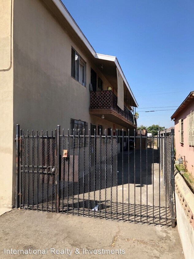 Foto principal - 323 W Century Blvd