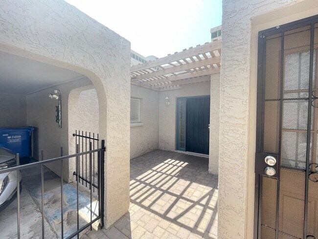 Foto del edificio - 2 BEDROOM, 2 BATH TOWNHOME PONITE TAPATIO ...