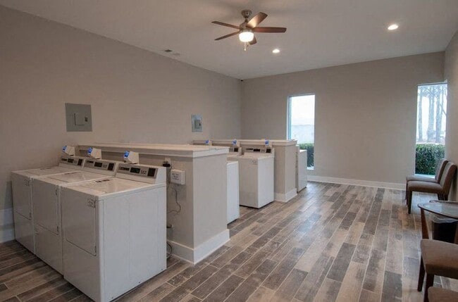 Building Photo - Amber Grove Apartments