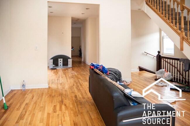 Building Photo - 3418 N Janssen Ave