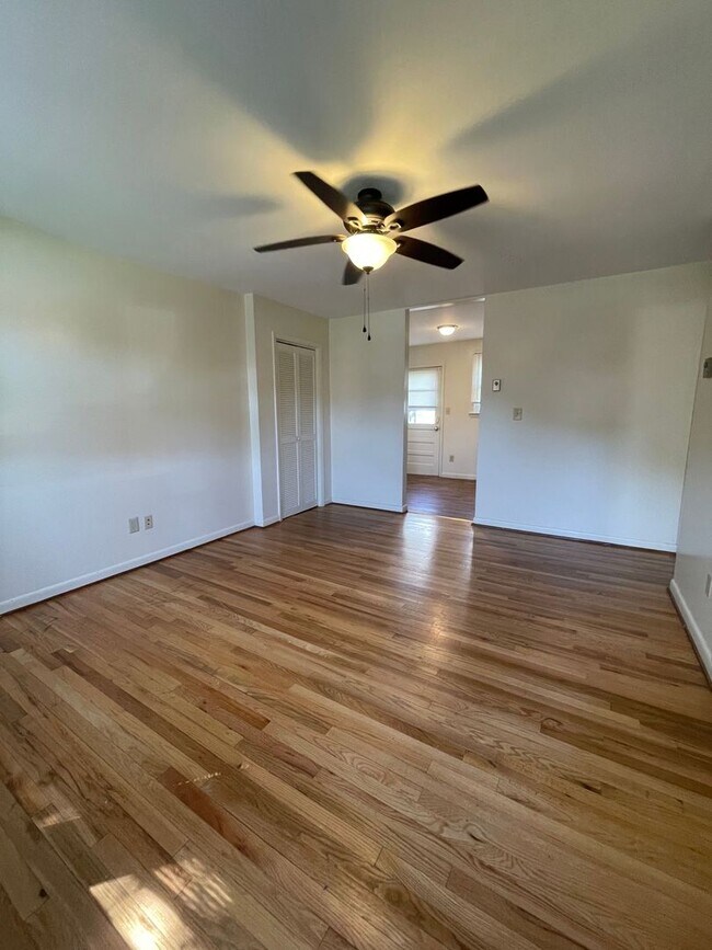 Building Photo - Apartment for Rent