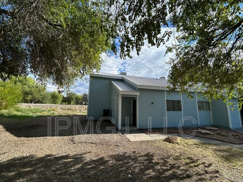 Foto principal - 560 N Sparn St