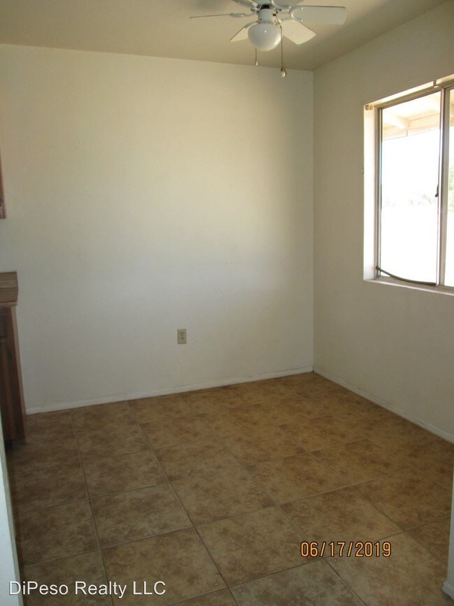 Building Photo - 851 W Coffee Dr
