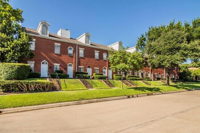 Building Photo - Birchman Place Townhomes - Now Leasing