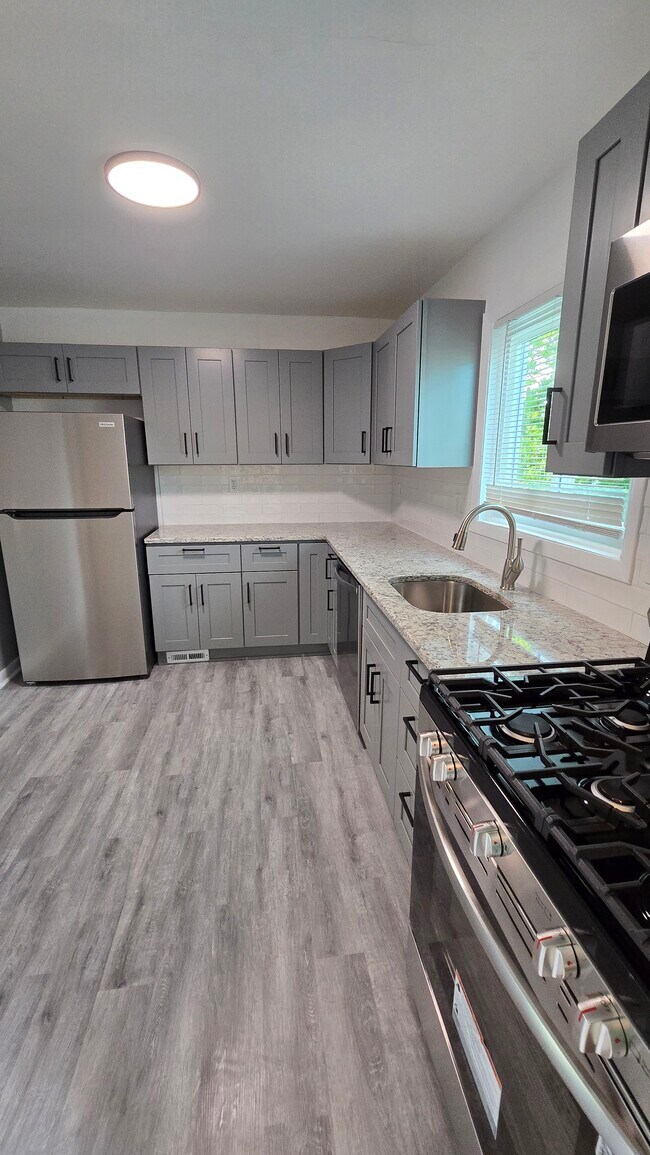 Foto del edificio - 5729 Mitchell Rd