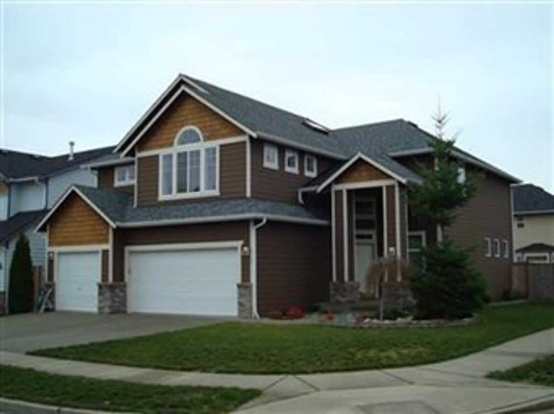 Foto principal - Beautiful home on corner lot!
