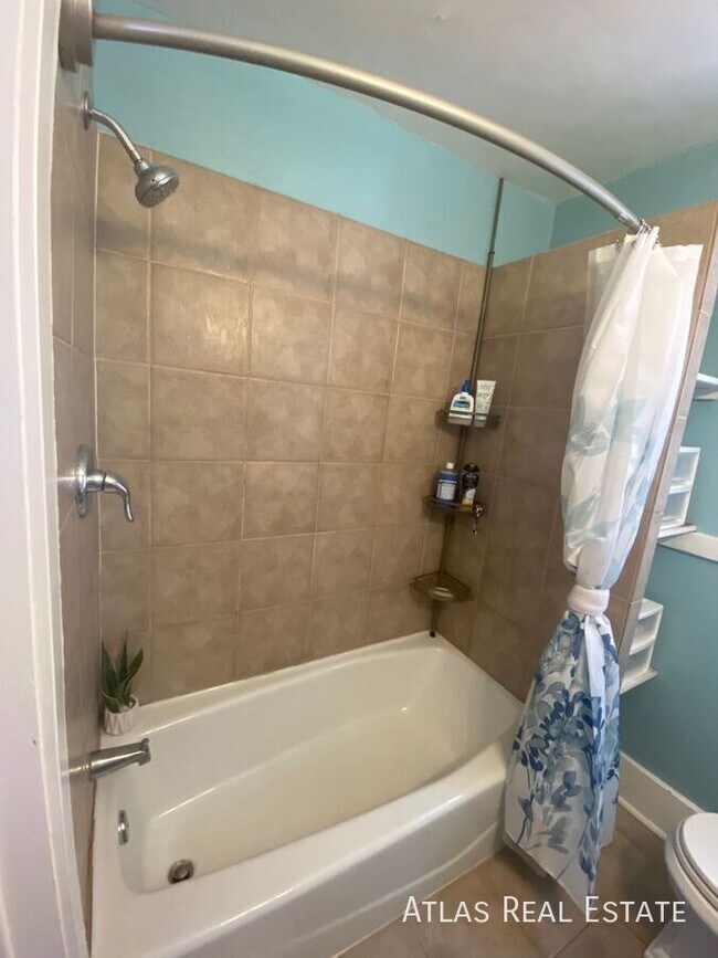 Foto del edificio - Beautiful 1 Bedroom Apartment in Heart of ...