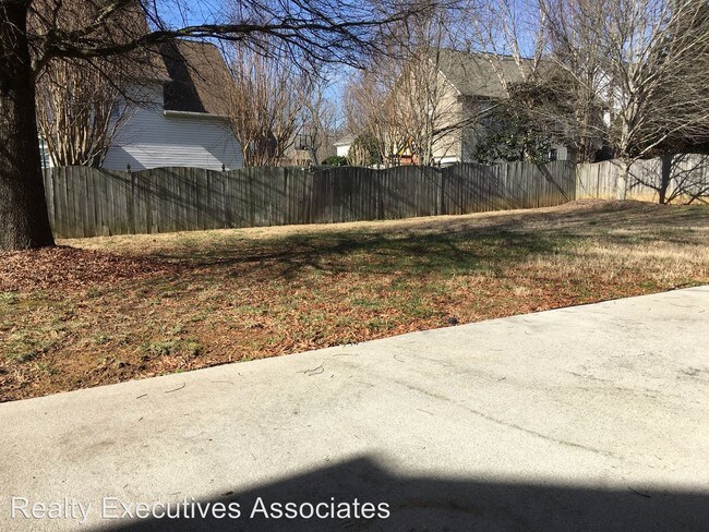 Building Photo - 3 br, 2.5 bath House - 979 Baylor Circle