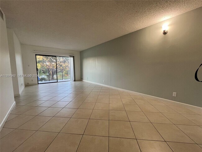Foto del edificio - 11453 NW 39th Ct