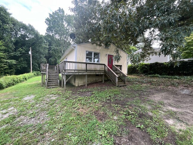 Building Photo - Now Ready in High Point! Fantastic 3 Bedro...