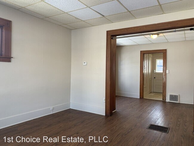 Building Photo - Studio, 1 bath House - 122 E Elm St Apt 1