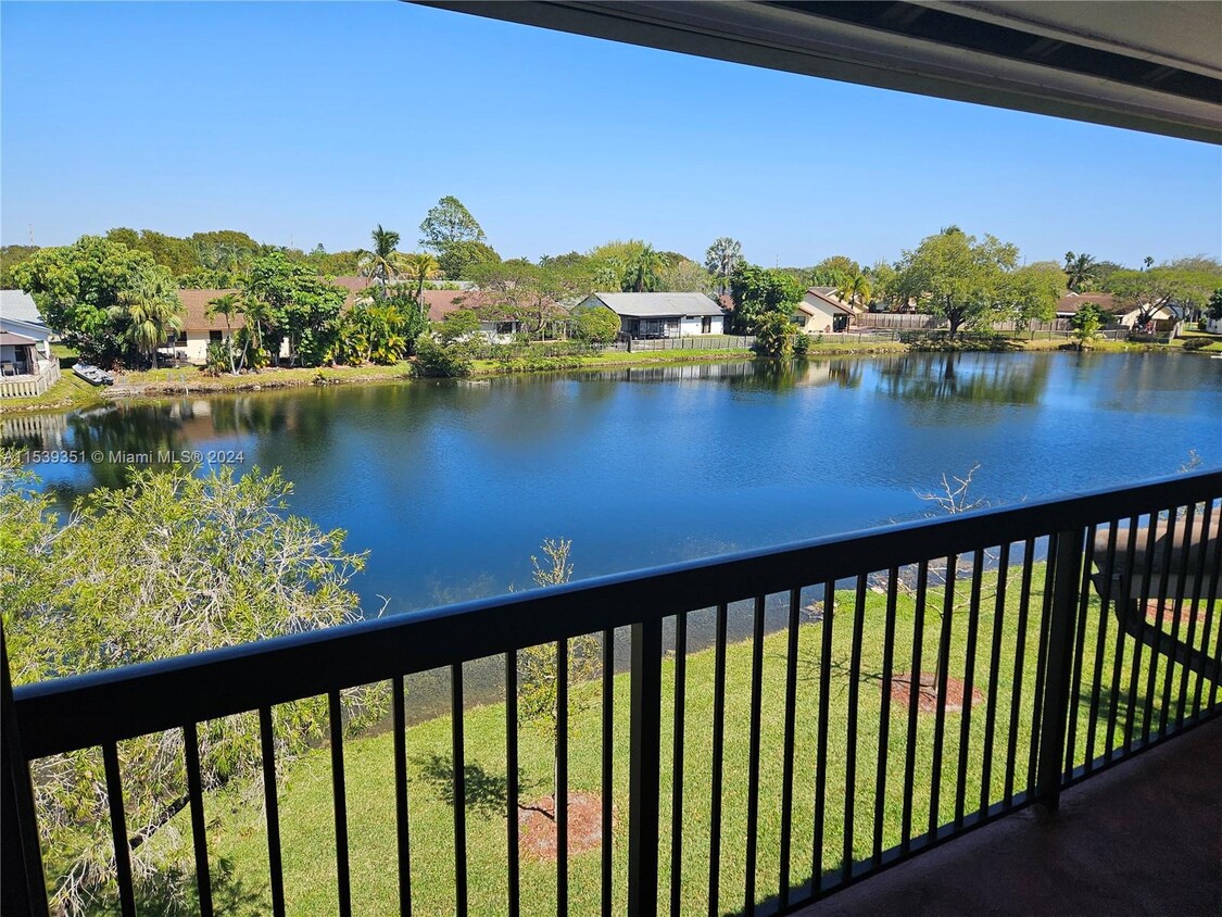 9947 Nob Hill Ln Unit 9947, Sunrise, FL 33351 Condo for Rent in