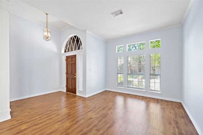 Foto del edificio - 6619 Trebeck Ln