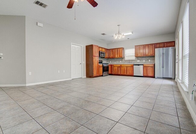 Building Photo - 1702 Singleton Ave