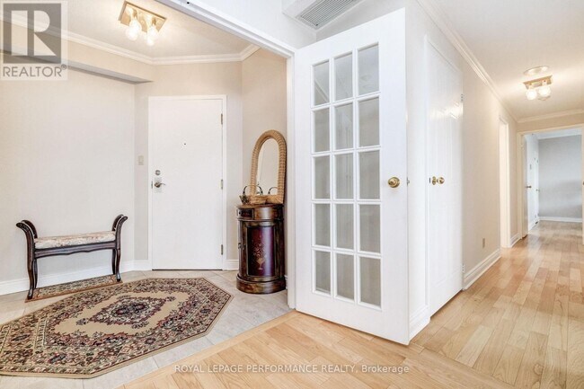 Photo du bâtiment - 1705 Playfair Dr