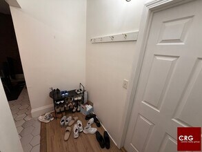 Building Photo - 56 Park Vale Ave