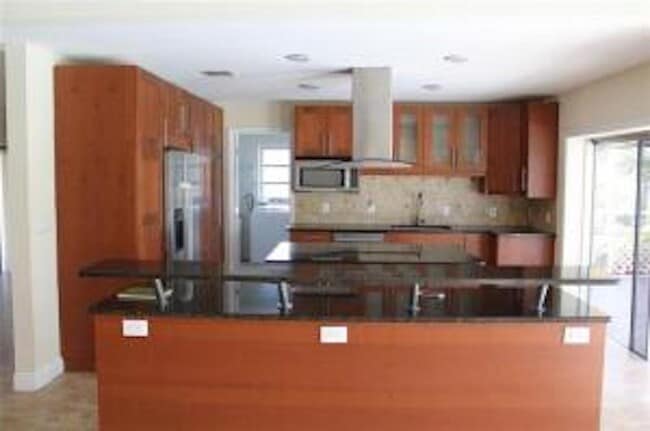 Building Photo - 4705 Holly Dr