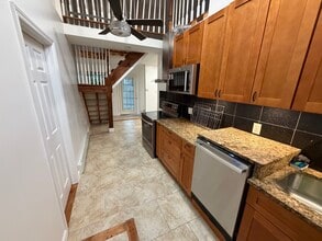 Building Photo - 132 Oakfield Ave