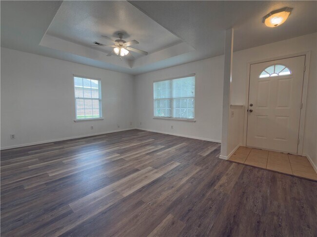 Building Photo - 653 Appleridge Dr