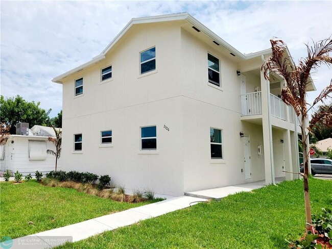 Building Photo - 2330 Taft St