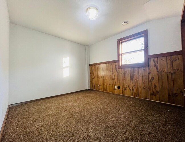 Foto del edificio - 250 Douglas Ave E