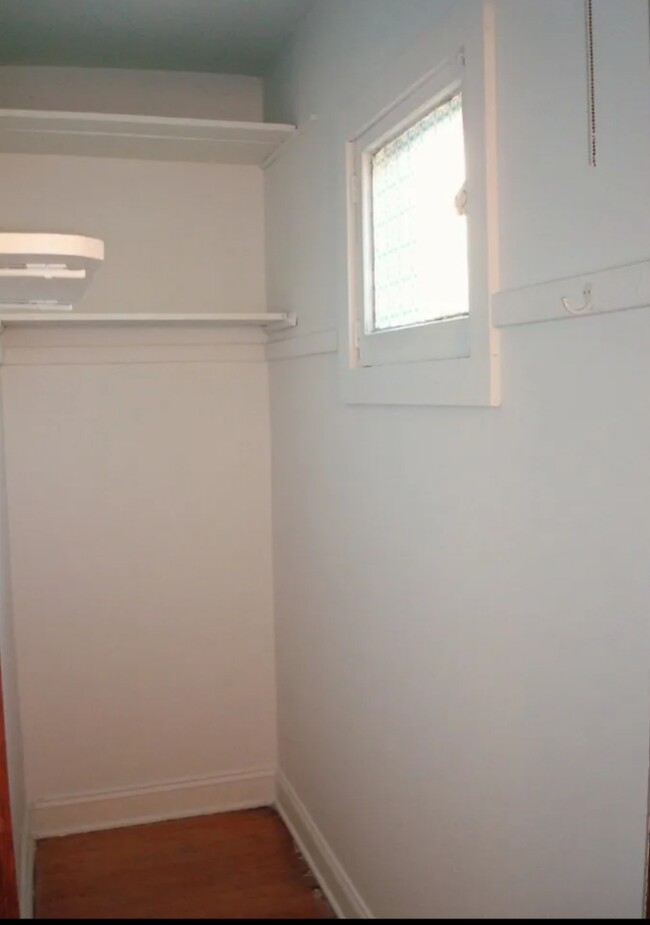 Building Photo - 3235 N Lockwood Ave
