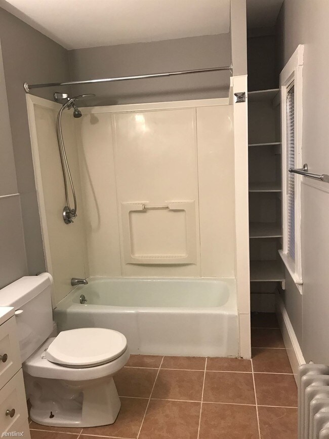 Building Photo - 2 br, 1 bath Apartment - 25 Ocean St