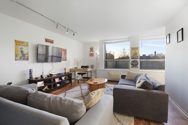 Building Photo - 1355 N Sandburg Terrace