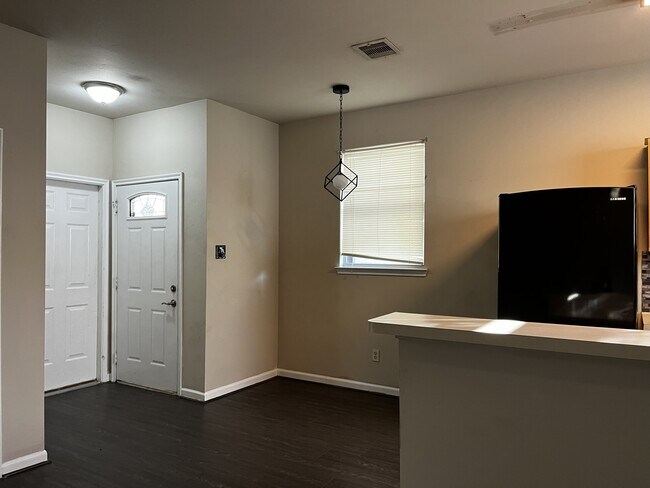 Foto del edificio - 11807 Chetman Dr