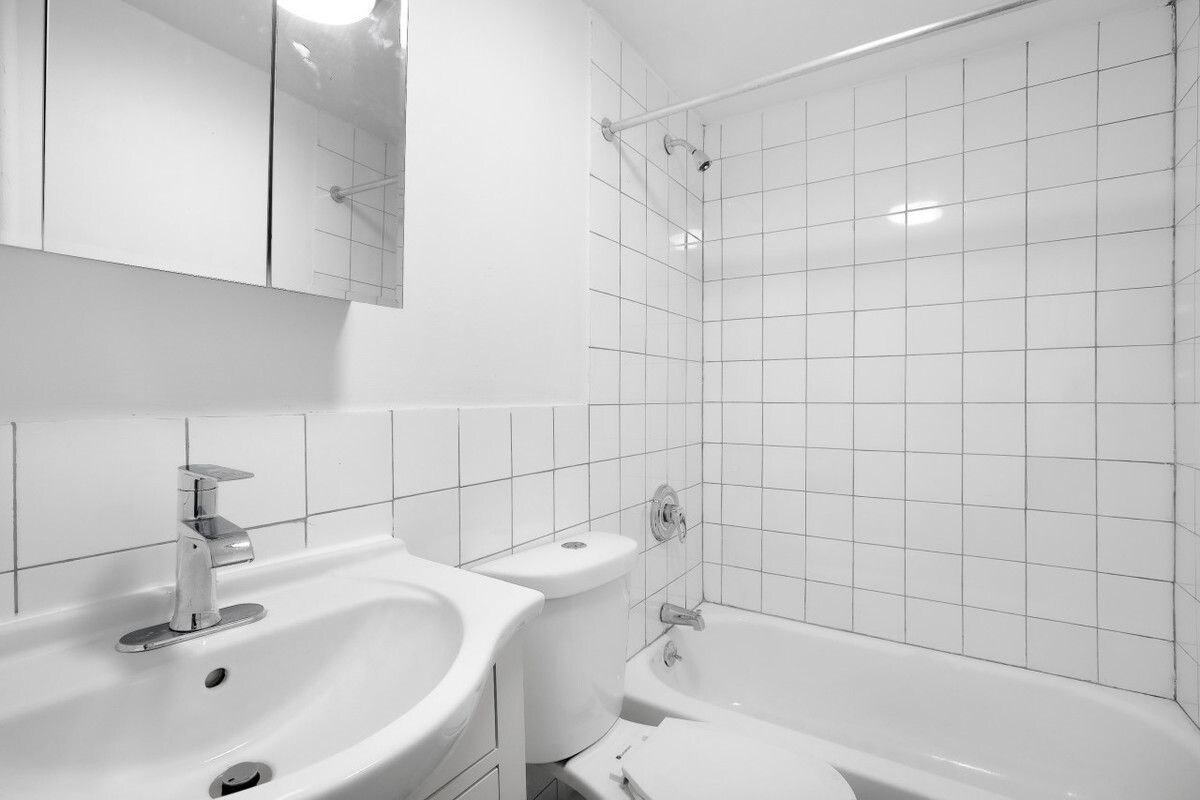 Primary Photo - 211 W 13th St