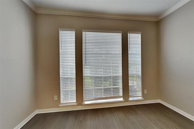 Foto del edificio - 5011 Greenriver Valley Dr