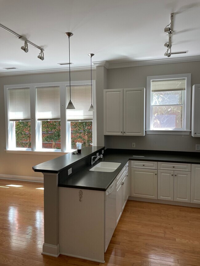 Kitchen - 212 Walnut St