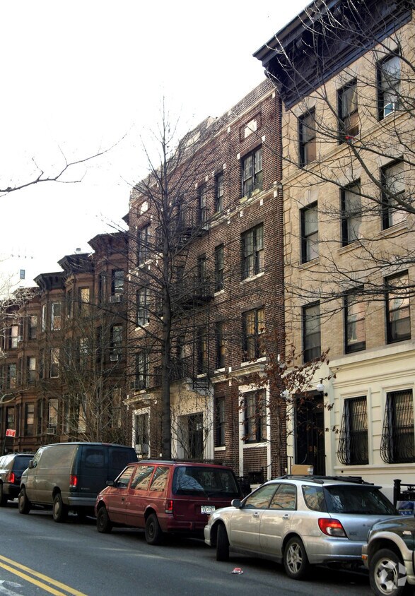 Exterior - 888 Union St
