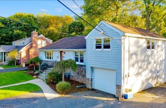 Building Photo - 684 Spring Ave