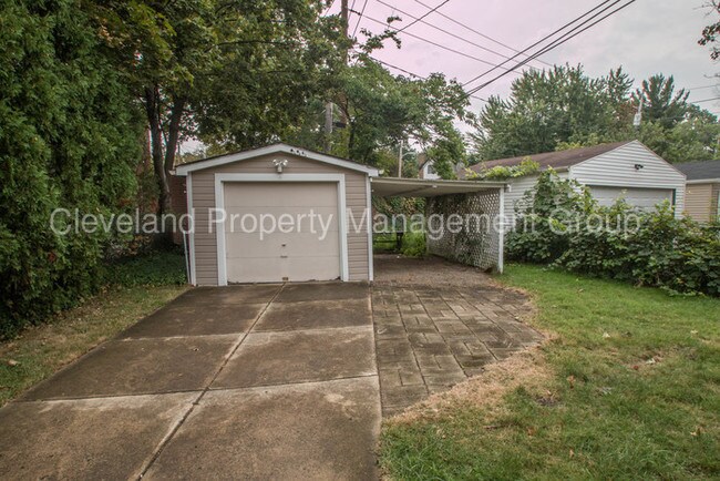 Building Photo - 945 Rushleigh Rd