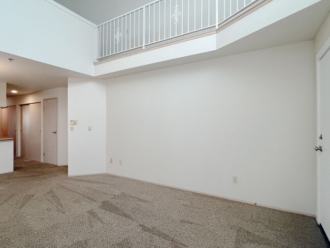 Foto del edificio - Natural Light Filled 2bd/2bth Loft Condo in Crown Hill, $2,550/mo.